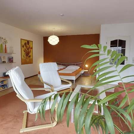 Fibian, Hanka Apartment