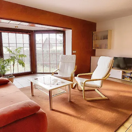 Fibian, Hanka Apartment