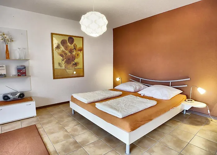 Fibian, Hanka 公寓 *